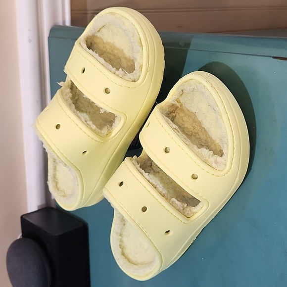 Crocs insulated sandals women's size 9 - Picture 2 of 7